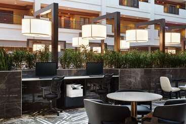 هتل Embassy Suites By Hilton Huntsville