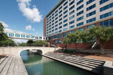 هتل Embassy Suites By Hilton Huntsville