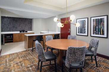 هتل Embassy Suites By Hilton Huntsville