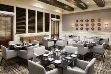 هتل Embassy Suites By Hilton Huntsville