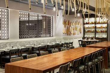 هتل Embassy Suites By Hilton Huntsville