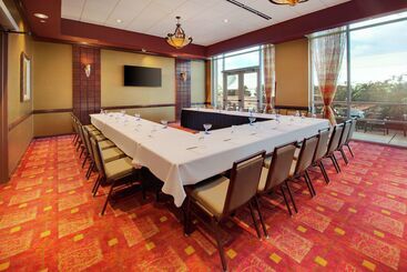 هتل Embassy Suites By Hilton Huntsville