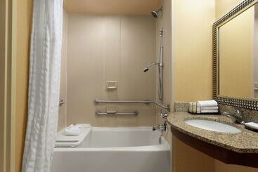 هتل Embassy Suites By Hilton Huntsville