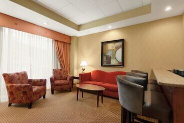 هتل Embassy Suites By Hilton Huntsville