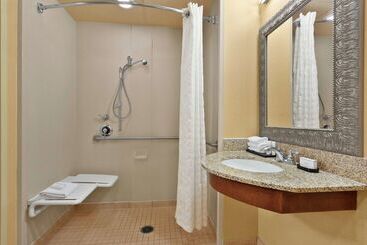 هتل Embassy Suites By Hilton Huntsville