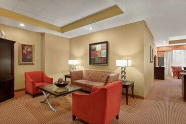 هتل Embassy Suites By Hilton Huntsville