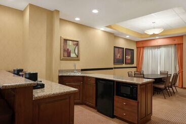 هتل Embassy Suites By Hilton Huntsville