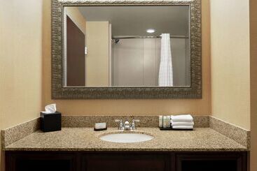 هتل Embassy Suites By Hilton Huntsville