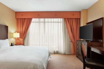 هتل Embassy Suites By Hilton Huntsville