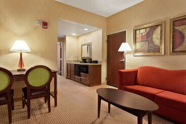 هتل Embassy Suites By Hilton Huntsville