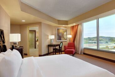 هتل Embassy Suites By Hilton Huntsville