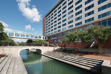 هتل Embassy Suites By Hilton Huntsville