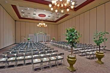هتل Embassy Suites By Hilton Huntsville
