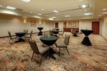 هتل Embassy Suites By Hilton Huntsville