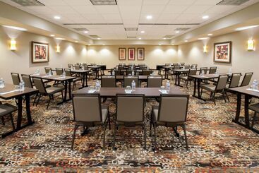 هتل Embassy Suites By Hilton Huntsville