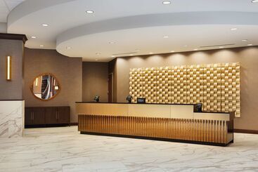 هتل Embassy Suites By Hilton Huntsville