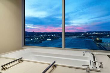 هتل Embassy Suites By Hilton Huntsville