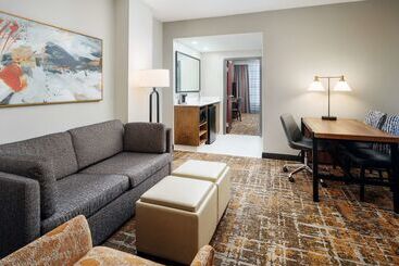 هتل Embassy Suites By Hilton Huntsville
