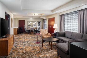 هتل Embassy Suites By Hilton Huntsville