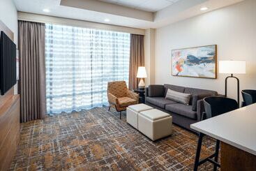 هتل Embassy Suites By Hilton Huntsville