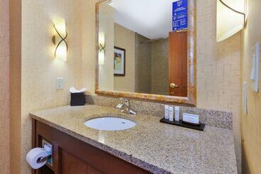 Embassy Suites By Hilton Norman Hotel & Conference Center