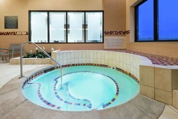 هتل Embassy Suites By Hilton St. Louis St. Charles