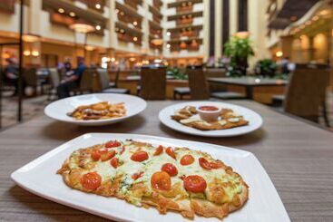 هتل Embassy Suites By Hilton St. Louis St. Charles