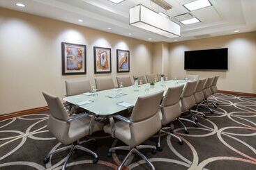 هتل Embassy Suites By Hilton St. Louis St. Charles