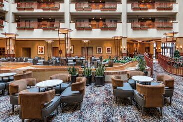 هتل Embassy Suites By Hilton St. Louis St. Charles