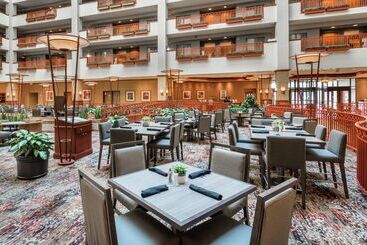 هتل Embassy Suites By Hilton St. Louis St. Charles