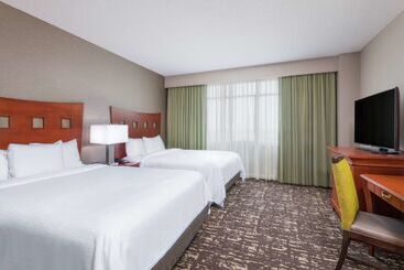 هتل Embassy Suites By Hilton St. Louis St. Charles