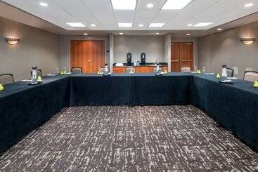 هتل Embassy Suites By Hilton St. Louis St. Charles