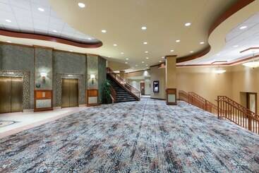 هتل Embassy Suites By Hilton St. Louis St. Charles