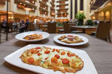 هتل Embassy Suites By Hilton St. Louis St. Charles