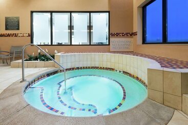 هتل Embassy Suites By Hilton St. Louis St. Charles