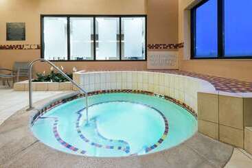 هتل Embassy Suites By Hilton St. Louis St. Charles