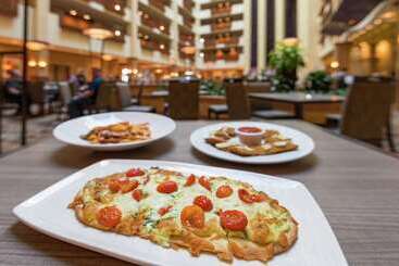 هتل Embassy Suites By Hilton St. Louis St. Charles