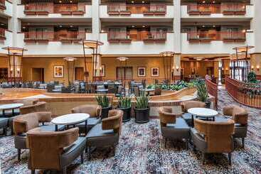 هتل Embassy Suites By Hilton St. Louis St. Charles