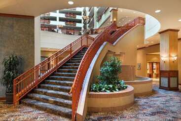 هتل Embassy Suites By Hilton St. Louis St. Charles