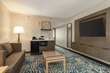 هتل Embassy Suites By Hilton Tampa Downtown Convention Center