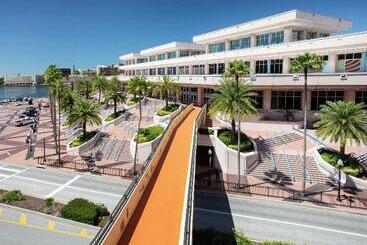 هتل Embassy Suites By Hilton Tampa Downtown Convention Center
