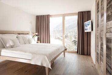 هتل Firefly Luxury Suites