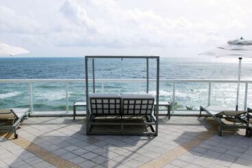 هتل Beach House Fort Lauderdale, a Hilton Resort