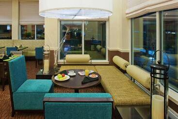 هتل Hilton Garden Inn Allentown Bethlehem Airport