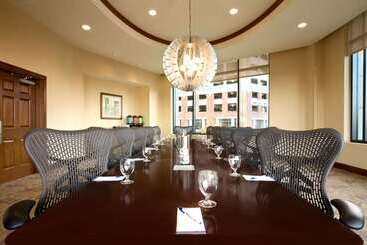 هتل Hilton Garden Inn Baltimore Inner Harbor