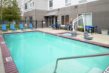 هتل Hilton Garden Inn Baton Rouge Airport