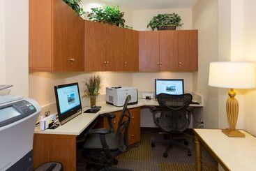 هتل Hilton Garden Inn Buffalo Airport