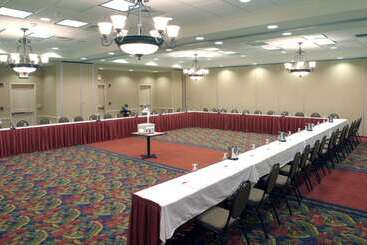 هتل Hilton Garden Inn Buffalo Airport