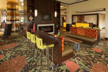 هتل Hilton Garden Inn Buffalo Airport