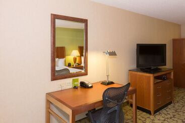 هتل Hilton Garden Inn Buffalo Airport